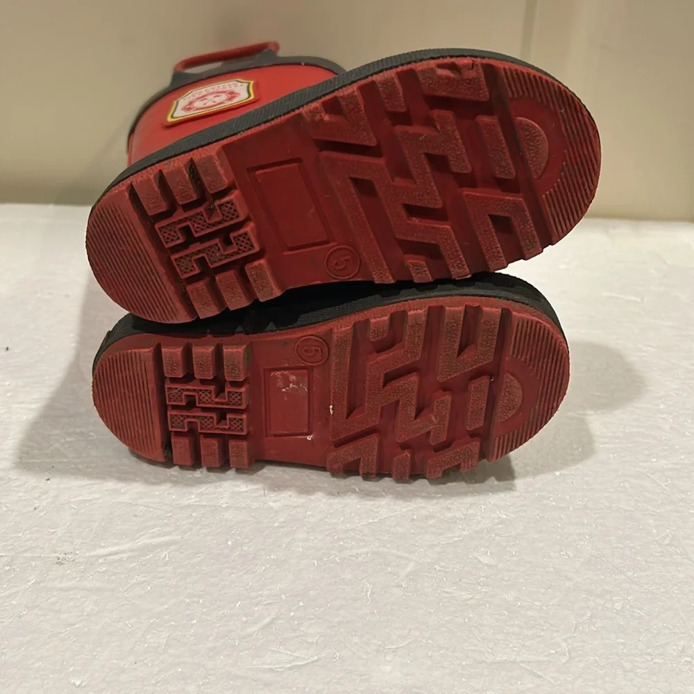 Carter’s kids slip in Firefighter rubber Rain Boots size 5 red